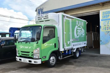 トラックのフルラッピング|兵庫県の葬儀会社様